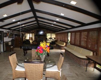 Home/Mini Resort- Pool, Tennis Court, Pickleball, Golf Course, Lg. Clubhouse - Zachary - Restaurant