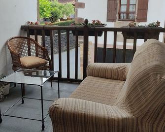 Hostal Mendaurpe - Ituren - Sala de estar