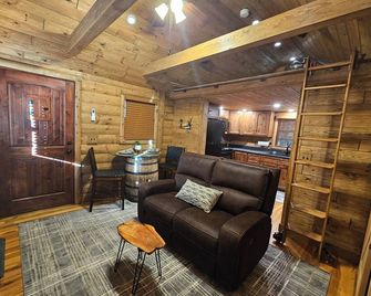 Cedar Rustic Cabin at Lost Trails - Madison