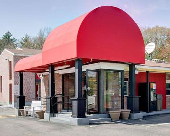 Econo Lodge Sharon - Sharon - Building
