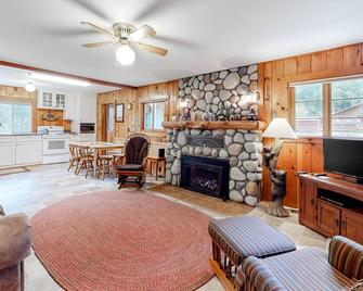 Moccasin Lake - Joseph - Living room