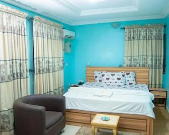 Suitoria Hotels - Ilorin - Bedroom