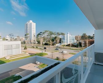 Oceana Suites Yoo, piscina climatizada - 埃斯特角城 - 陽台