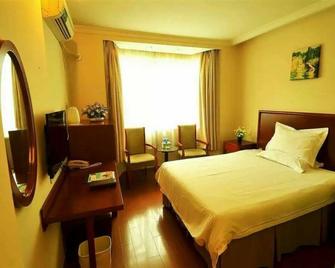Greentree Eastern Chongqing Yangjiaping Pedestrian Street Mixc Hotel - Chongqing - Bedroom