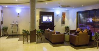 Merfal Hotel Apartments Al Taawan - Riyadh - Lobby
