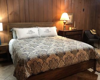 Breathtaking Lakefront Property; Quiet Cove with Deep Water - Roxboro - Спальня