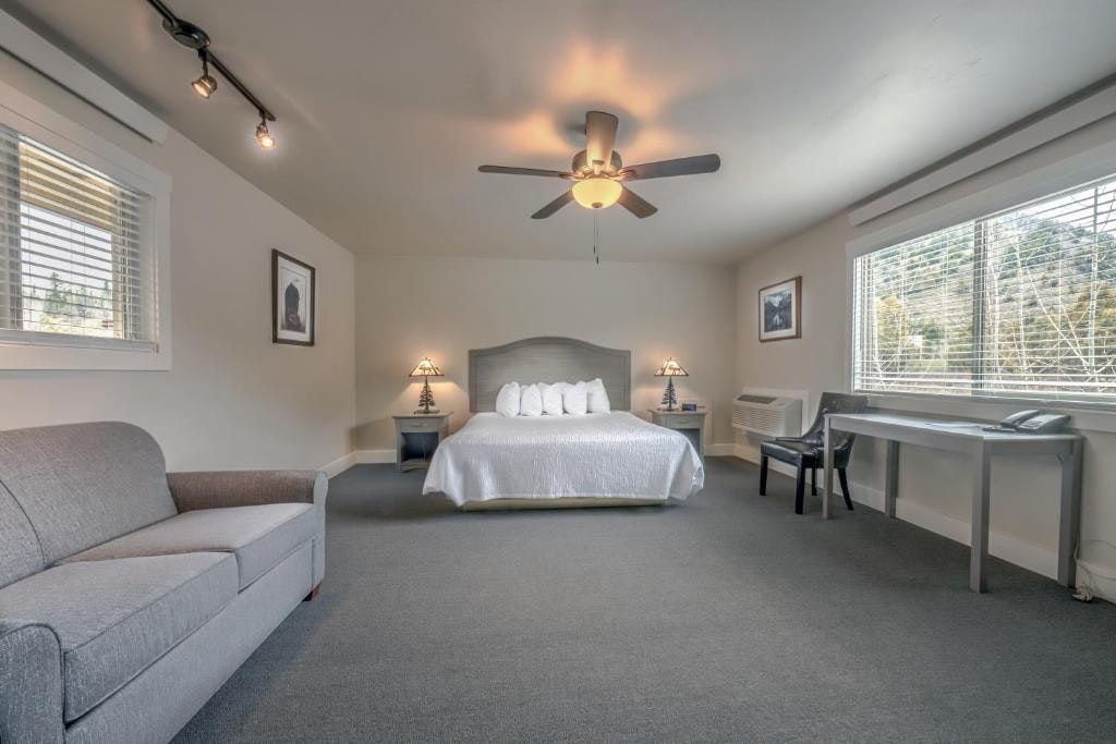 Flying Saddle Resort - Alpine - Bedroom