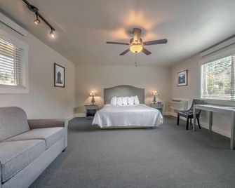 Flying Saddle Resort - Alpine - Bedroom