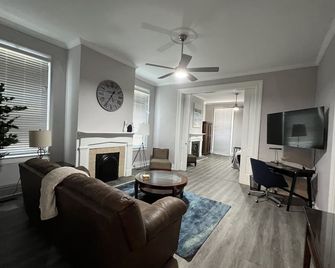 The Broad Apartment - 1.3 miles from the medical District - Augusta