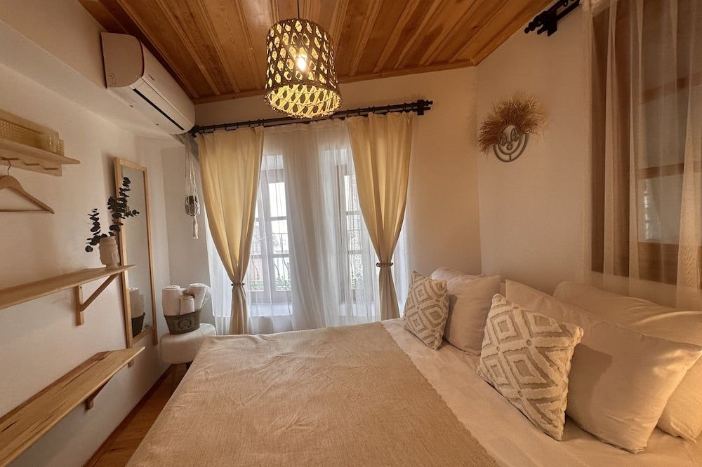 Hanole Guest House - ايفاليك - غرفة نوم