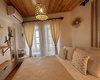 Hanole Guest House - ايفاليك - غرفة نوم