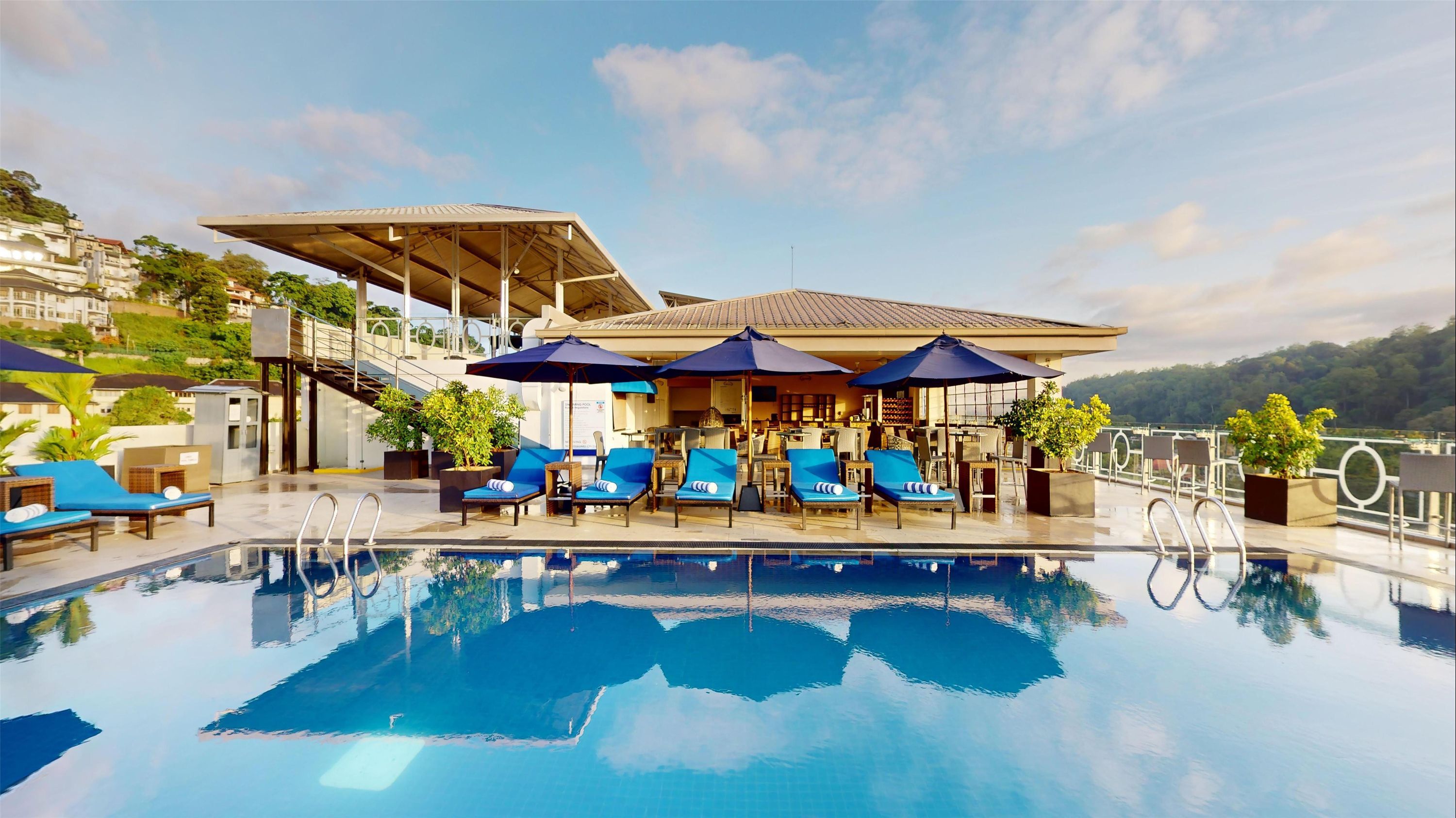 Radisson Hotel Kandy - Kandy - Piscina