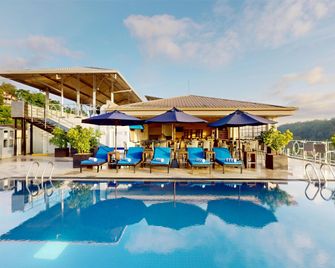 Radisson Hotel Kandy - Kandy - Piscina