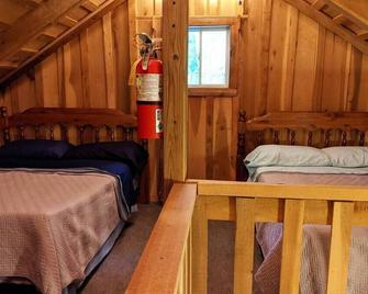 'Scruggs' Deluxe Camping Cabin #7 | Pet Friendly - Morgantown - Bedroom