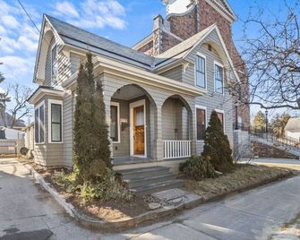 Charming 4br House - Burlington - Burlington - Building