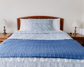 Blue Moon Motel - لاكي جورج - غرفة نوم