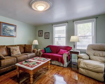 Near Trails! Riverside 2-unit Combo in Franklin - Franklin - Sala de estar