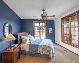 Luxury on the 3L chain sleeps 8+ at the Northernaire Resort's Premier Unit! - Three Lakes - Bedroom