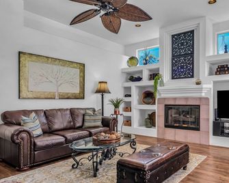 Casa at Montezuma-La Quinta Cove | Private Pool | Mountains & Hiking Trails | Dog Friendly #219664 - La Quinta - Living room
