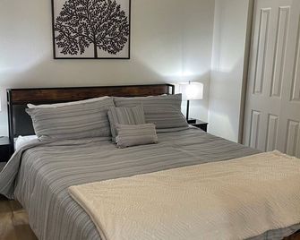 Charming 3-bedroom house with WiFi, AC in Modesto - Modesto - Bedroom