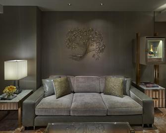 The Landmark Mandarin Oriental Hong Kong - Hong Kong - Living room