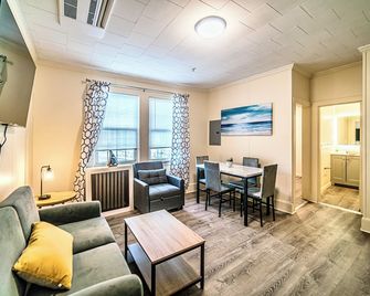 150 Main Street - Falmouth - Living room