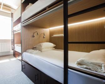 Buran capsule hotel - Moscow - Bedroom