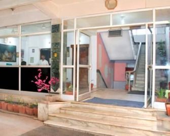 Hotel Yashoda International - דאוגהאר סאדאר - לובי
