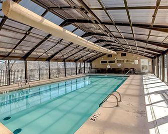 Pointe Royale - Couples Paradise - Branson - Piscina