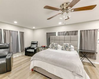 Private Yard Pet-Friendly Studio in New - New Boston