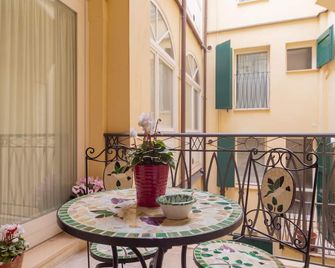 Apartment With Terrace - Bologna - Balcony