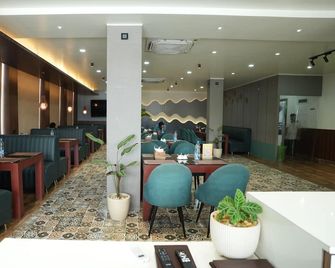Hotel Royal Paradise - Kishanganj - Restaurant