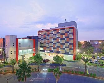 Metland Hotel Bekasi - Bekasi - Building
