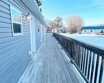 The Trail Inn - Melita, Manitoba - Hwy 83, Hwy 3 - Melita - Outdoors view