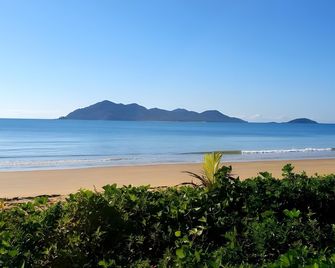 Cassawong Cottages - Mission Beach - Beach