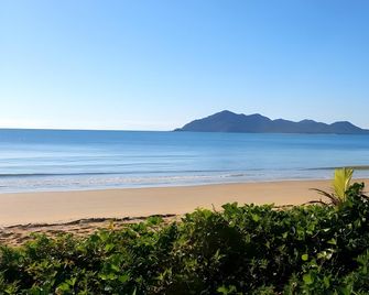 Cassawong Cottages - Mission Beach - Beach