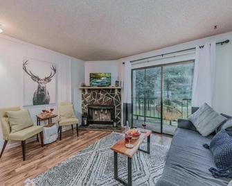 Canyon Creek Lodge 208 - Wildcat Den - Ruidoso - Living room