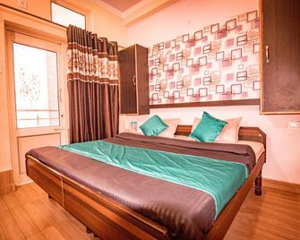 Triple One Hotel Tapovan Rishikesh,Near Laxman Jhula - Rishikesh - Bedroom