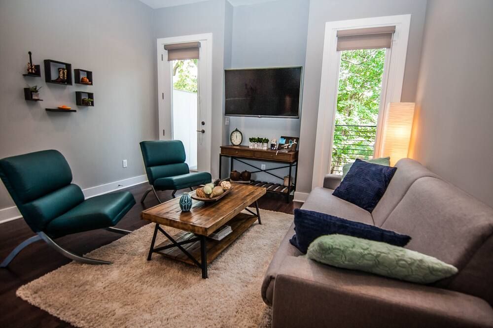Modern NEW Luxury Townhouse - 1 mile to Downtown & Broadway - ناشفيل (تينيسي) - غرفة معيشة