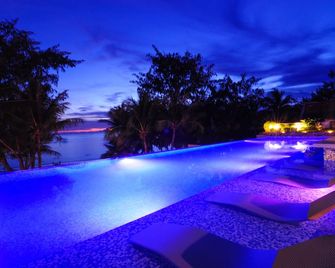 بوراكاي أبتاون - بوراكاي - حوض السباحة