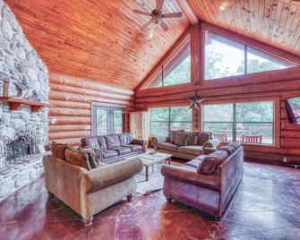 Heroes Hideaway: Relaxation Awaits by the Lake! - Burnet - Living room