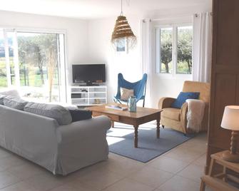 NEW: House 6 pers with private pool at 700m from the village shops - Goudargues - Sala de estar