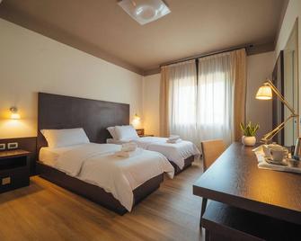 Hotel Palazzo Paradiso - Chiarano - Bedroom