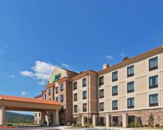 Holiday Inn Express & Suites Poteau - Poteau - Building