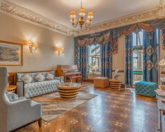 Highland Hideaway with Stunning Views & Steps from Adventure Trails - Fort William - Wohnzimmer