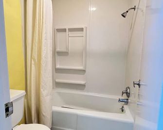 Mountain Empire Motel - Mountain City - Bathroom