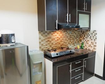 Spacious 2br Belmont Residence Apartment - Jakarta - Kitchen