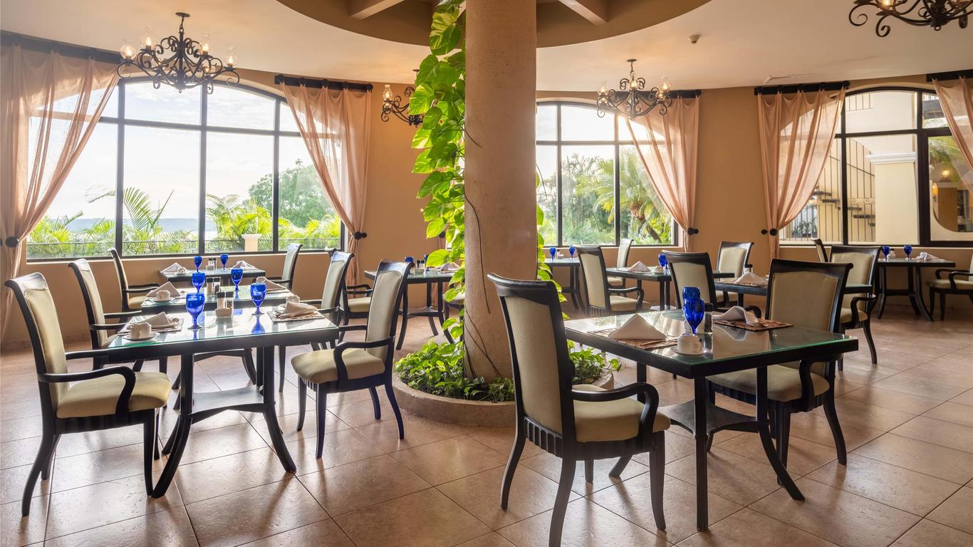 Occidental Papagayo - Adults only