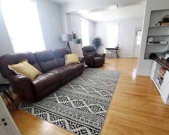 Dog Friendly|Fenced|Winter Monthly Rates - Alpena - Obývací pokoj