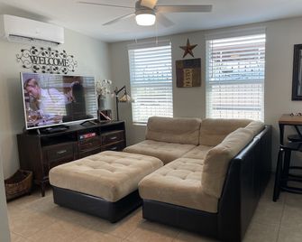 Comfortable Home Away from Home - Oro Valley Guest House - Oro Valley - Soggiorno